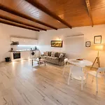 Encantadora Con Terraza Privada Hébergement de vacances *