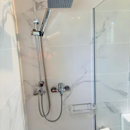 Encantadora Con Terraza Privada * ארונה