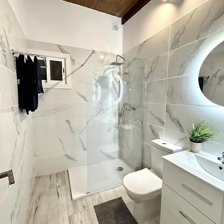 Encantadora Con Terraza Privada ארונה